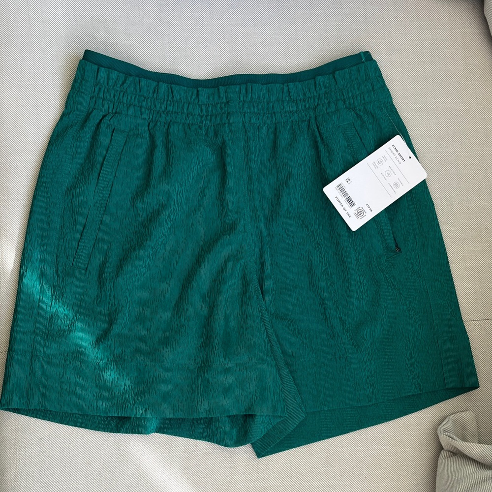 NWT Echo short Women's Shorts by Athletha size 2, pockets, stretchy waist, green